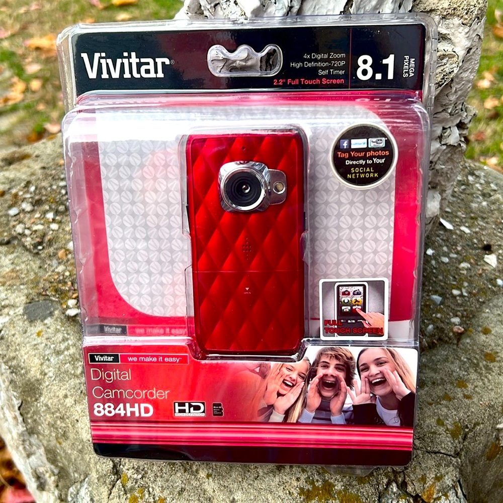 COPY - NWT Vivitar Digital 8.1 Camcorder 884HD